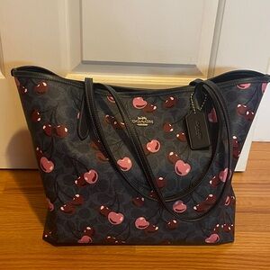Coach City Tote-Cherry print